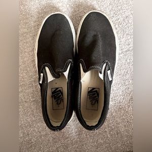 •slip on vans🖤•